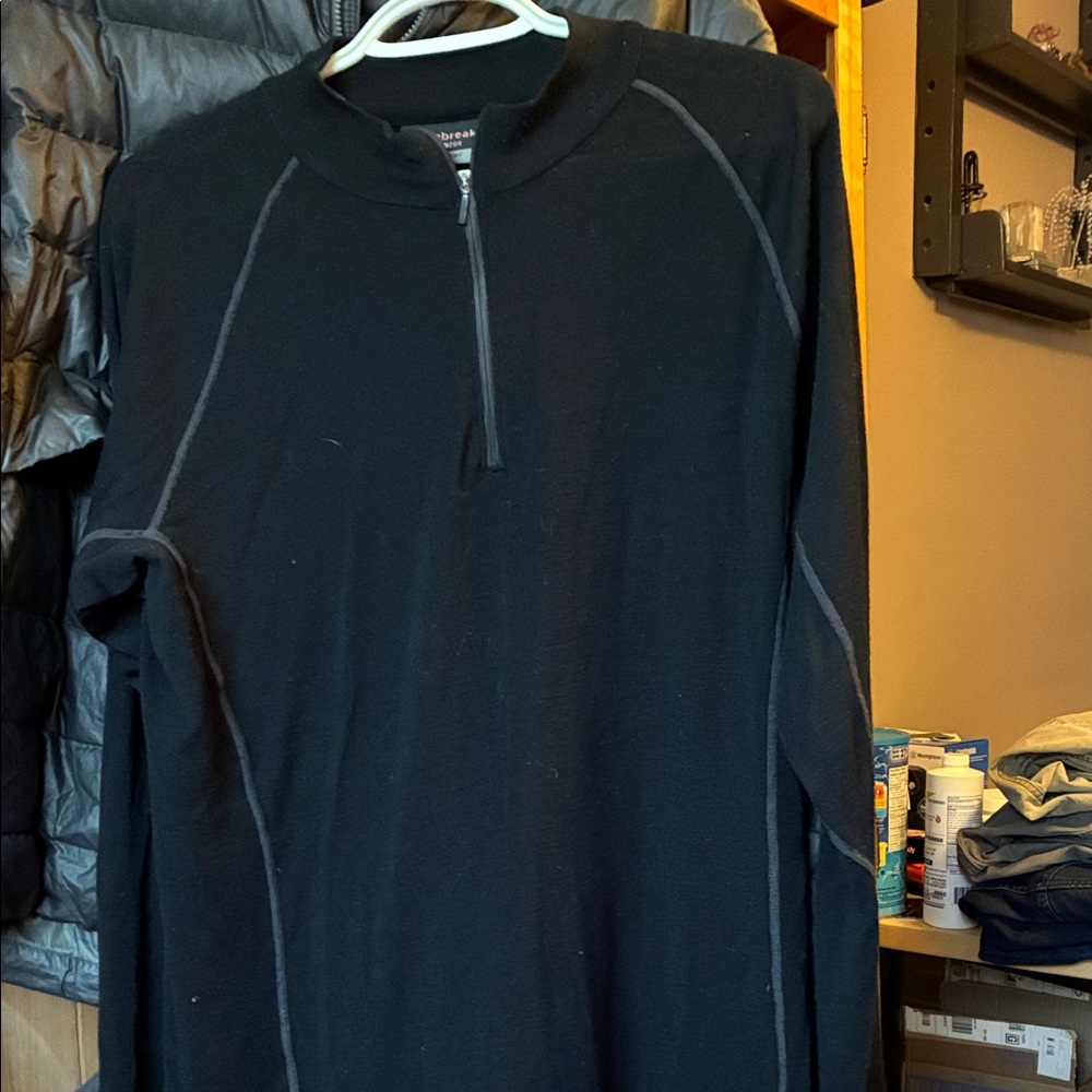 Icebreaker Black Merino Pullover 200 weight 1/2 zip.